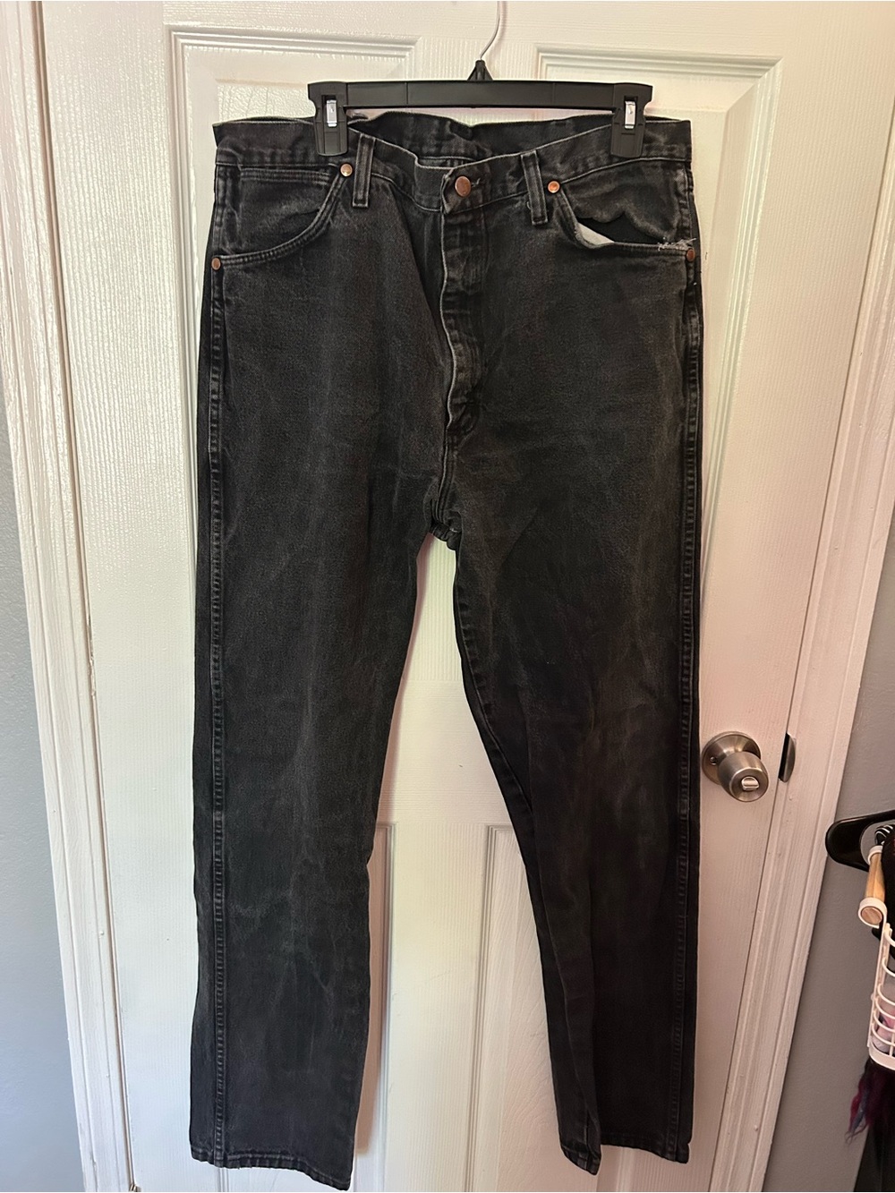 Wrangler Men's Black Washed Straight Jeans